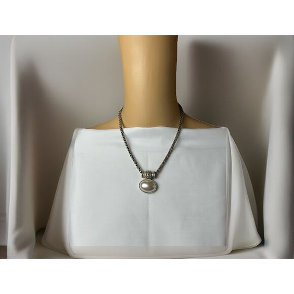 Lovely Silver Tone interchangeable Faux Pearl Necklace. 2 extra pendants. - Picture 1 of 7